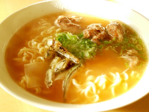 【豚と煮干し】煮干し油の豚入り中華そば【即席麺】